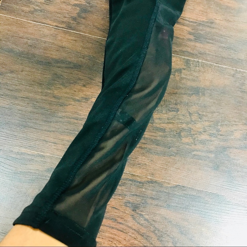 Mesh Insert High-Rise Capri Leggings - Picture 2 of 7